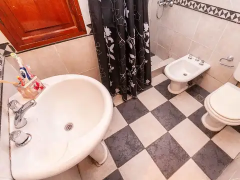 Casa 3 ambientes con 2 baños