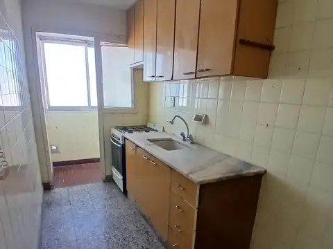 DEPARTAMENTO DE 3 AMBIENTES AMPLIOS CON BALCON