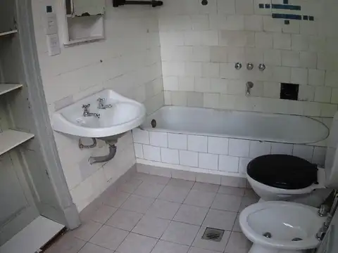 Depto Tipo Casa en Venta 100 años