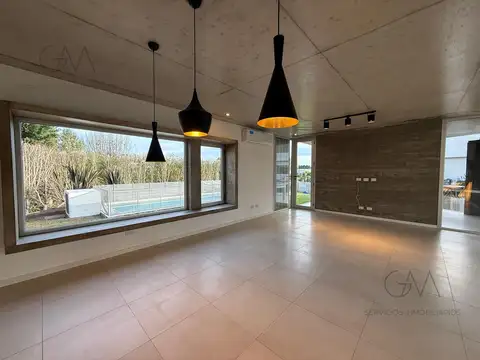 Casa 4 ambientes con 3 baños
