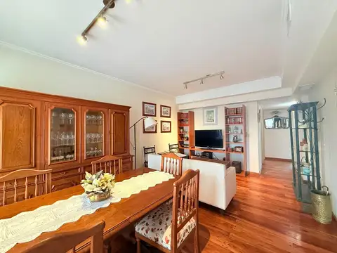Departamento 3 ambientes en venta con cochera sobre Av. Humberto primo edificio alerces 1