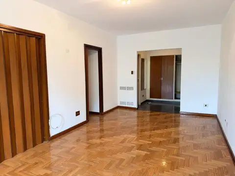 Excelente departamento de 4 ambientes, con balcón y cochera, en inmejorable ubicación de Villa Devoto