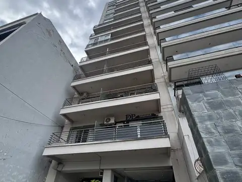 Monoambiente amplio con balcon al frente