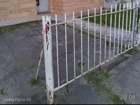Casa en venta - 3 Dormitorios 1 Baño - La Plata
