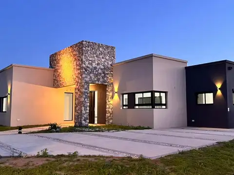 Venta moderna Casa 4 amb en pozo - Barrio Privado Náutico El Cazal, Escobar