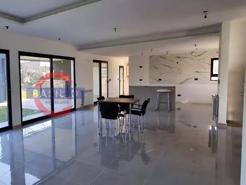 Venta moderna Casa 4 amb en pozo - Barrio Privado Náutico El Cazal, Escobar