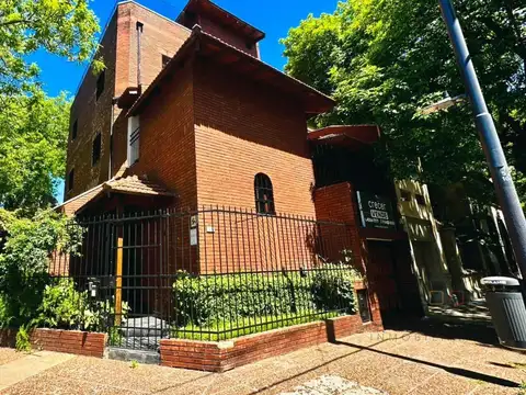 Venta PH 5 Ambientes Tríplex con entrada independiente mas Cochera y Terraza en Colegiales.