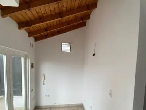 Departamento en Alquiler en Isidro Casanova, $ 380.000