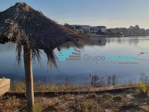 Terreno en Barrio Lagos de Canning con fondo a Laguna 647 M2 mejor orientación de sol