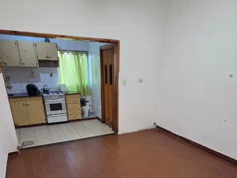 Casa ph al frente con entrada independiente: 4 amb con cochera y patio, ubicada en Cangallo 1421 Temperley