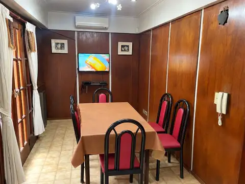 Casa en alquiler de 4 amb. + Galpón Estado Muy Bueno