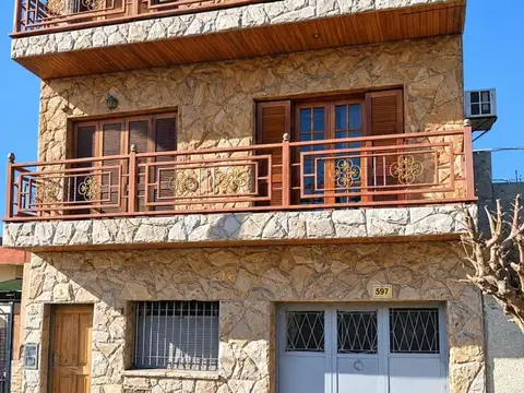 Casa en alquiler de 4 amb. + Galpón Estado Muy Bueno