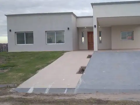 Venta casa de 4 ambientes en Barrio Cerrado  Cruz del Sur