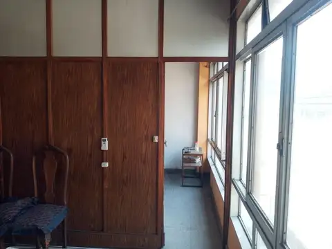 OFICINA EN VENTA FRENTE A LA PLAZA.