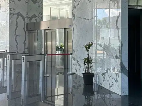 Oficina en Alquiler con 1 cochera