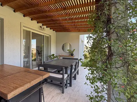 Casa 5 ambientes con 3 baños