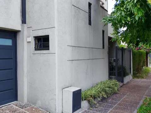 CASA 5 AMBIENTES ESTILO MINIMALISTA EN ITUZAINGÓ