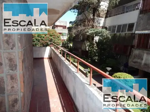 DEPARTAMENTO DE 2 DORMITORIOS CON AMPLIO BALCON Y PATIO
