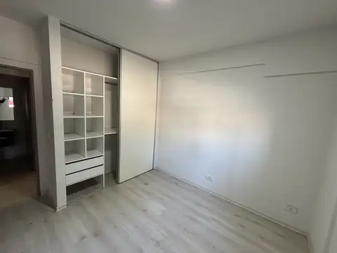 Galvan 3400, Piso 1
