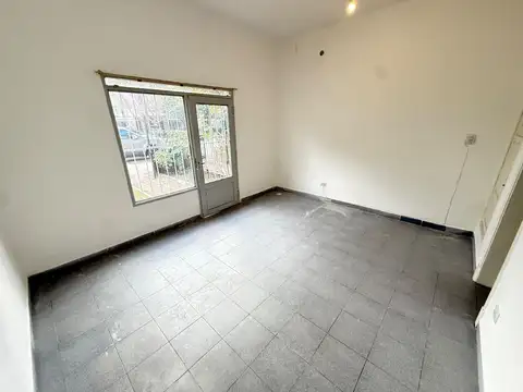 Local comercial sobre avenida Nores Martínez