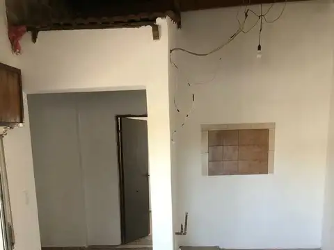 LOTE CON CASA 5 AMB EN VENTA EN BERAZATEGUI