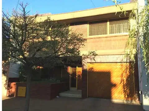 VENTA CHALET 4 AMB 267 M2 JARDIN VALENTIN ALSINA LANUS