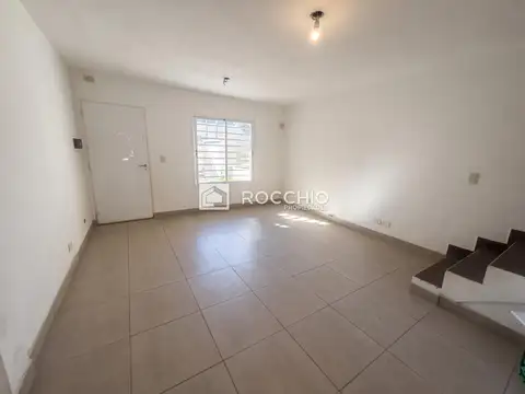Depto Tipo Casa en Alquiler de 2 dormitorios