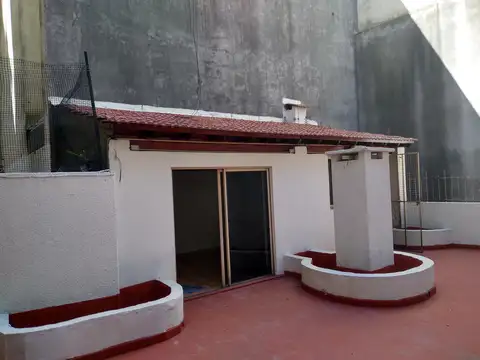 Único, living, patio cubierto, cocina, dormitorio, patio c/canteros, parrilla, casi 107,97 m2 totales, gran potencial