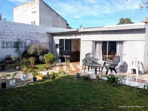 VENTA CASA MUY LINDA SOBRE LOTE PROPIO C/ PARQUE Y PARRILLA