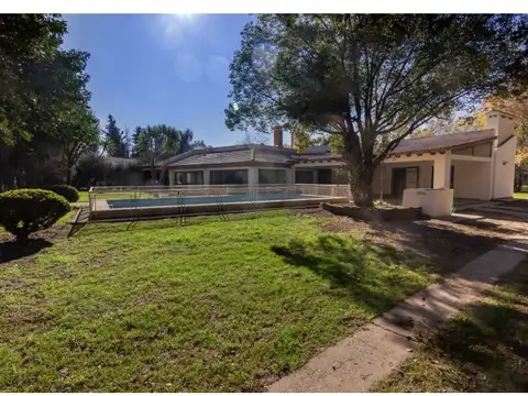 Casa en venta sobre San Sebastian a metros de Ruta 9