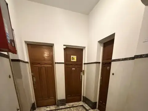Av Pte Roque Saenz Pena 800