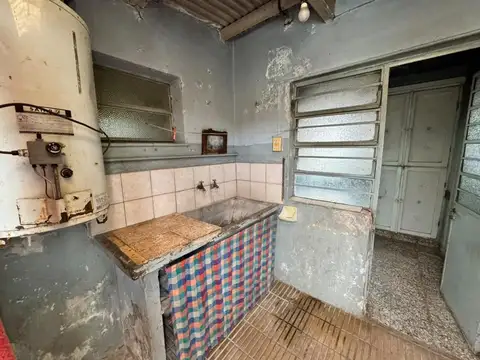 SE VENDE CASA TANDIL   VILLA ITALIA   A RECICLAR