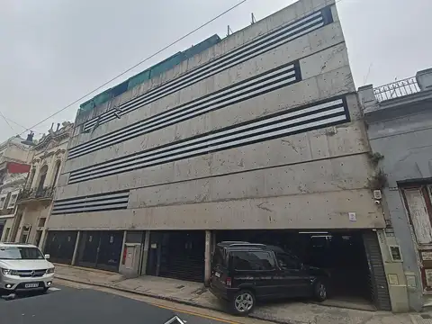 Cochera en San Telmo (bajas expensas)