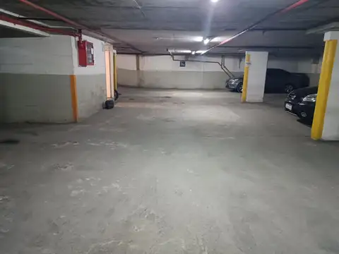 Cochera en San Telmo (bajas expensas)