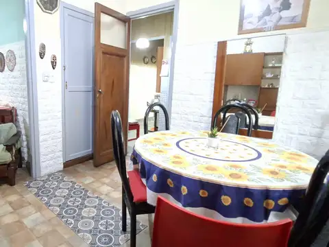 Dto. 3 AMB    Y MEDIO    AL FRENTE EN P. B  - TODOS LOS AMBIENTES CON AIRE Y LUZ - EXCELENTE UBICACION