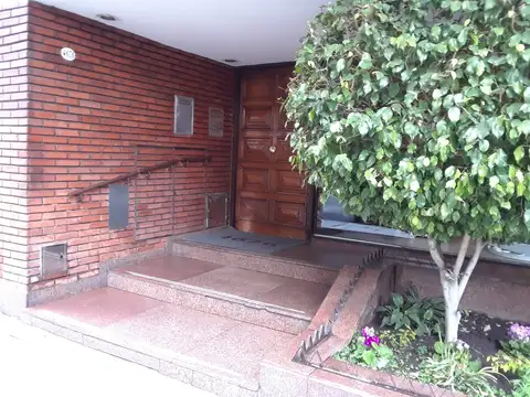 DOS AMBIENTES CON PATIO