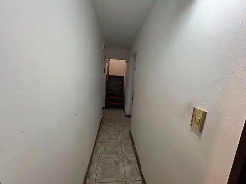 Casa 10 ambientes con 2 baños