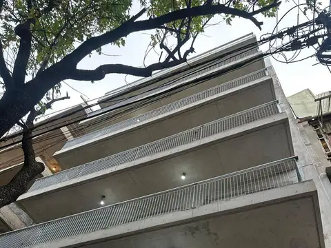 Oficina 24 ambientes con 14 baños