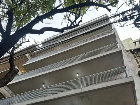 Oficina 24 ambientes con 14 baños
