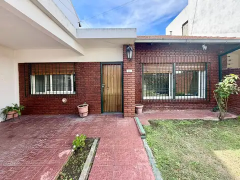 Casa en Venta en Castelar Sur, USD 150.000
