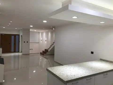 Casa en Alquiler de 4 dormitorios