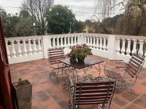 Casa 7 ambientes con 3 baños