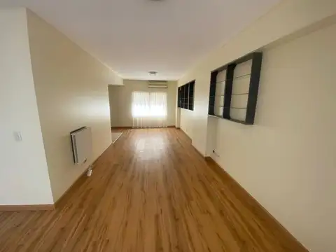 Amplio Monoambiente Divisible tipo Loft con  Cochera y Balcón Terraza y