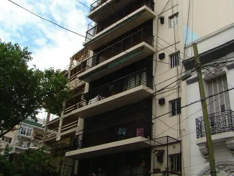 HERMOSO DEPARTAMENTO DE DOS AMBIENTES TODO AL FRENTE CON BALCÓN CORRIDO - 1/2 CUADRA AV. SAN JUAN