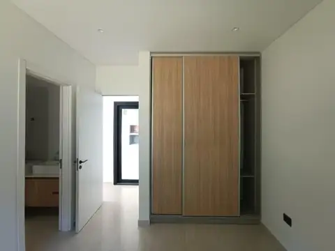 Casa 5 ambientes con 6 baños