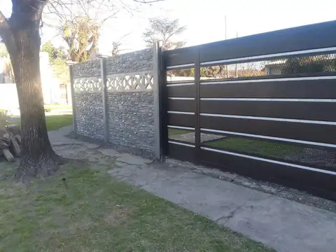CASA 2 AMBIENTES CON AMPLIO PARQUE