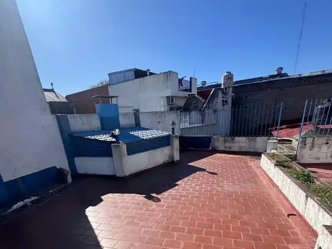Casa en Alquiler con 5 cocheras