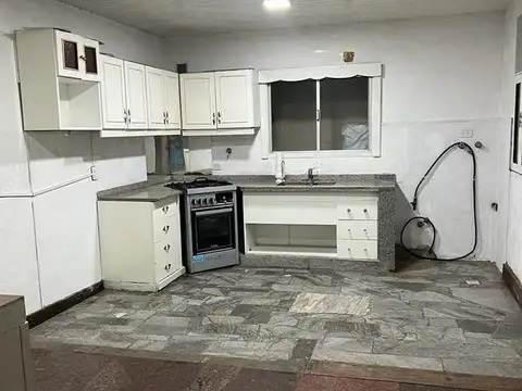 Casa 3 ambientes con 1 baño