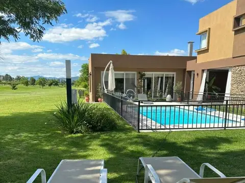 Casa en Venta de 5 dormitorios