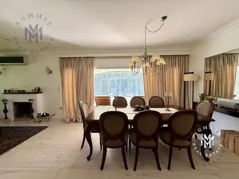Casa en Venta con 4 cocheras